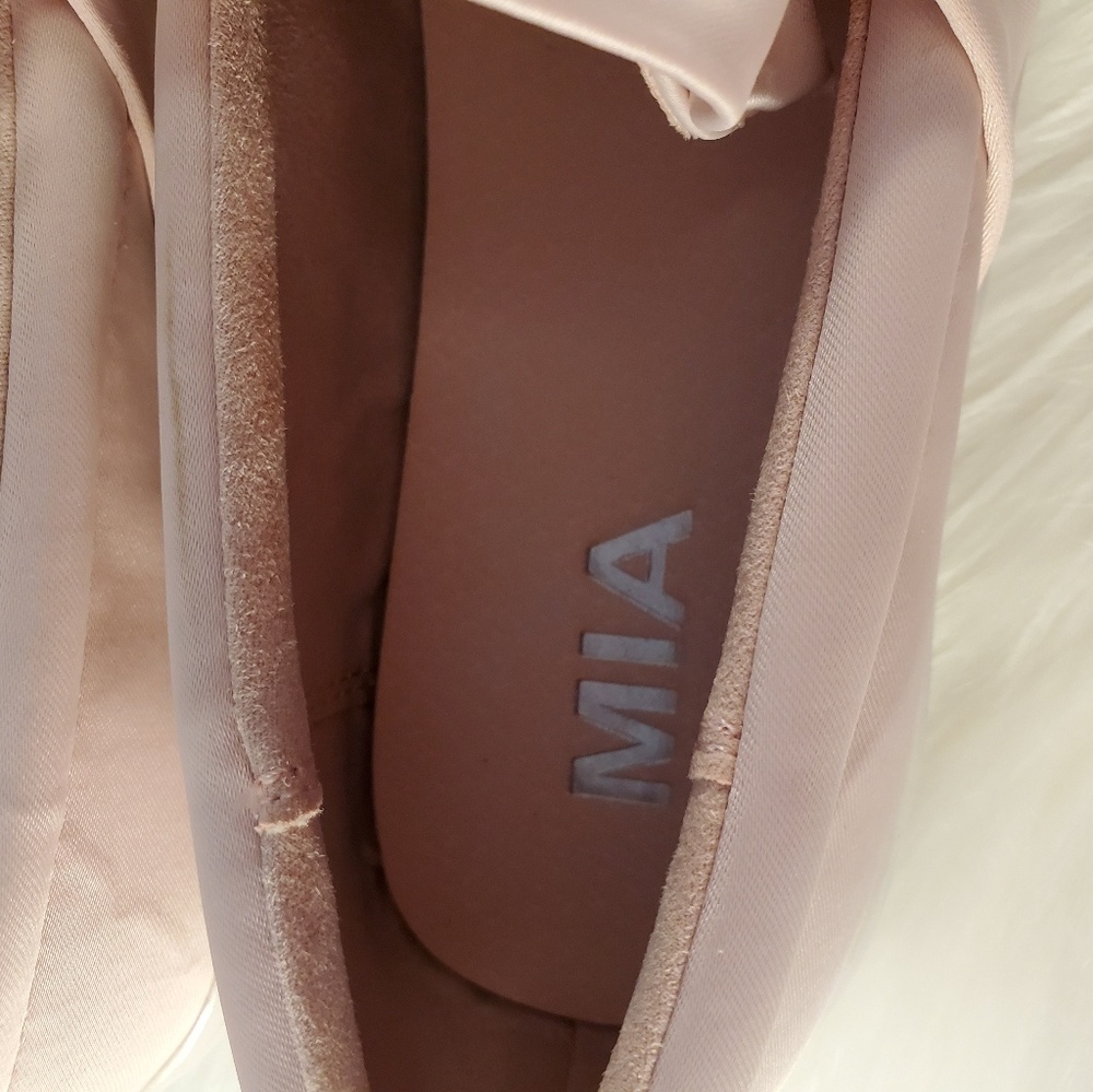 NIB MIA BLUSH VELVET TWIST BOW SNEAKERS SIZE 7.5 - Picture 4 of 6